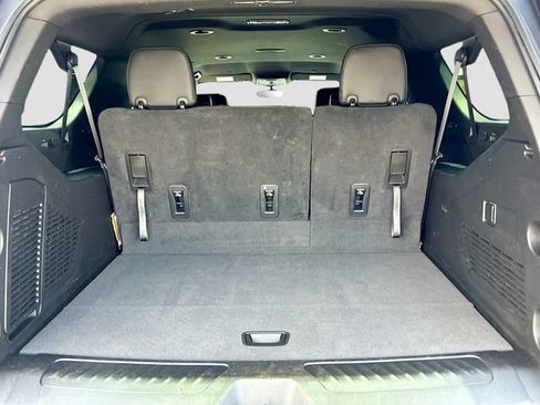 Used 2022 Chevrolet Suburban LT RWD image 22