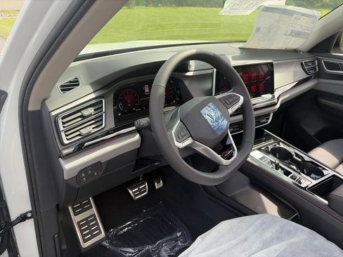 New 2026 Volkswagen Atlas Peak Edition AWD/4WD image 14