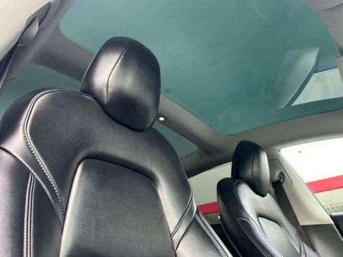 Used 2019 Tesla Model 3 Standard Range Plus image 17