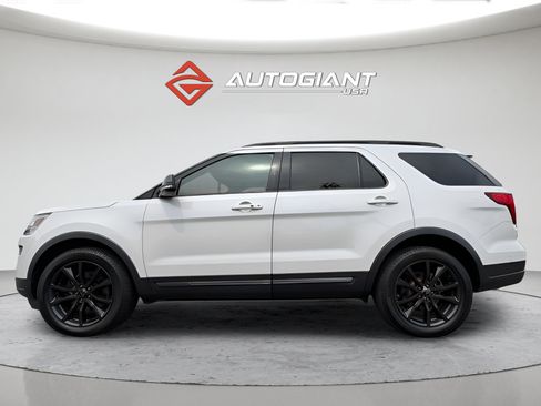 Used 2019 Ford Explorer XLT w/ Equipment Group 202A AWD/4WD image 6