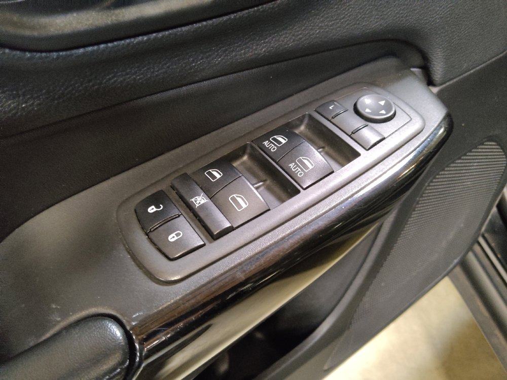 Used 2019 Jeep Cherokee Latitude Plus FWD image 27