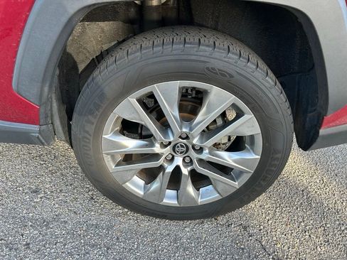 Used 2020 Toyota RAV4 XLE Premium image 9