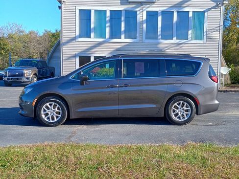 Used 2020 Chrysler Voyager Lxi image 2