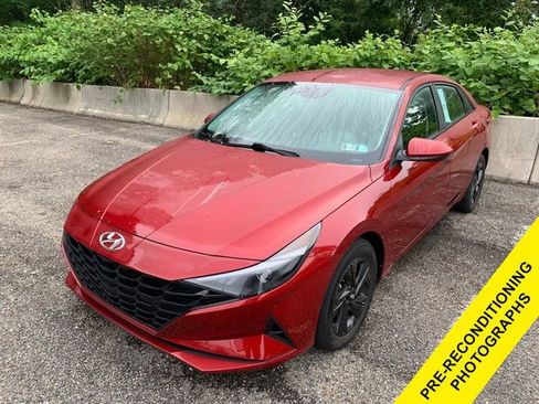 Used 2023 Hyundai Elantra SEL w/ Cargo Package FWD image 1