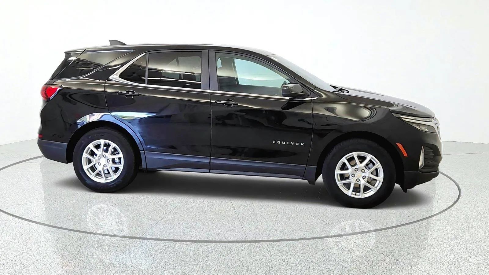 Used 2024 Chevrolet Equinox LT w/ LPO, Floor Liner Package FWD image 10