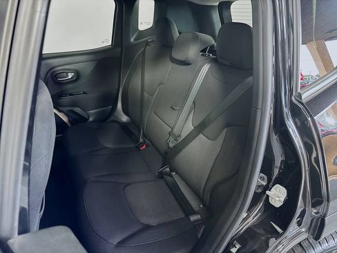 Used 2016 Jeep Renegade Latitude w/ Popular Equipment Group AWD/4WD image 22
