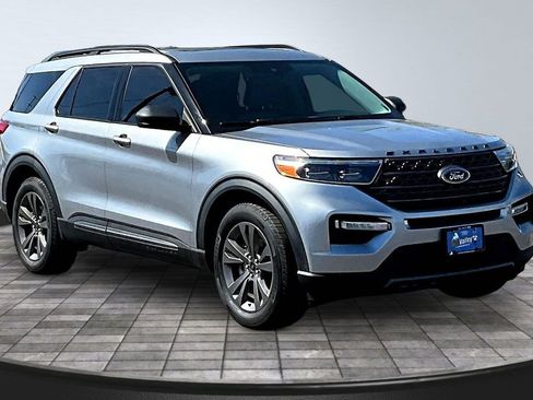 Used 2021 Ford Explorer XLT w/ Equipment Group 202A AWD/4WD image 1