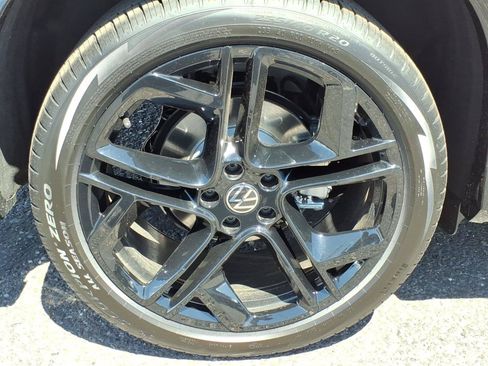 New 2026 Volkswagen Tiguan SE R-Line FWD image 8