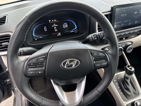 Used 2025 Hyundai Venue SEL FWD image 23