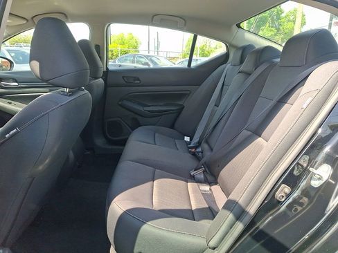 Used 2025 Nissan Altima 2.5 SV FWD image 12
