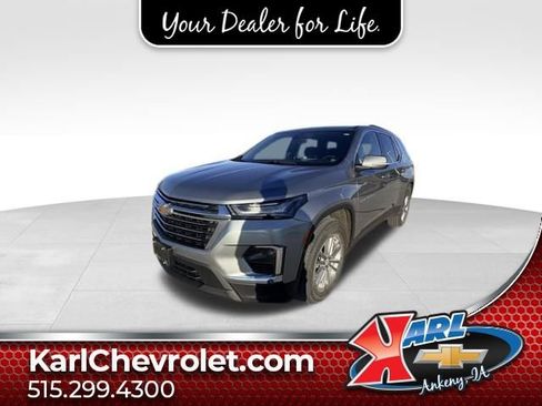 Used 2023 Chevrolet Traverse LT image 1