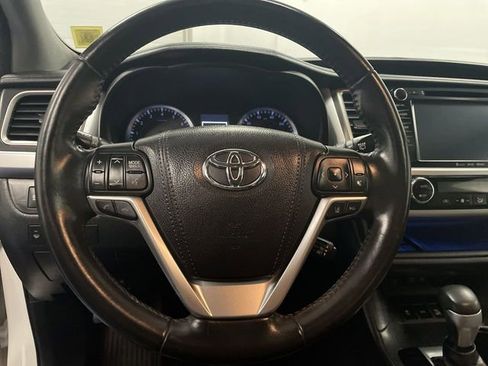 Used 2017 Toyota Highlander SE AWD/4WD image 14