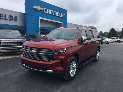 Used 2024 Chevrolet Suburban Premier w/ Premium Package image 3