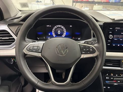 New 2025 Volkswagen Taos SE image 9