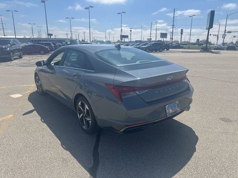 Used 2021 Hyundai Elantra SEL w/ Convenience + Premium Package FWD image 3