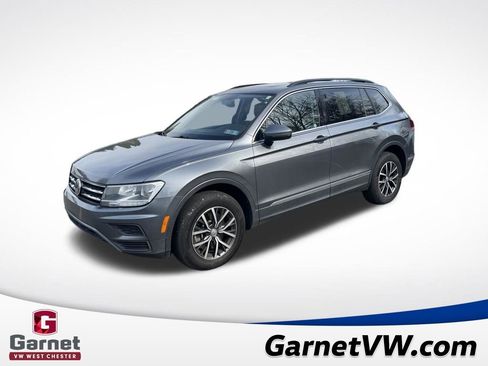 Used 2018 Volkswagen Tiguan SE w/ Panoramic Sunroof Package image 1
