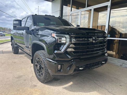 Certified 2024 Chevrolet Silverado 2500 High Country w/ High Country Premium Package image 4