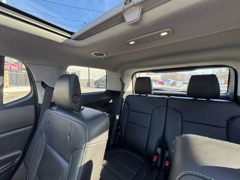 Used 2017 GMC Acadia SLT image 29