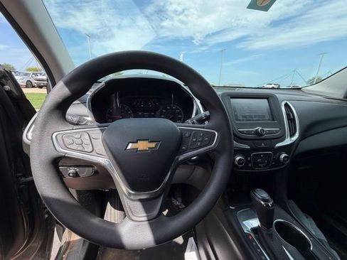 Used 2018 Chevrolet Equinox LT FWD image 14