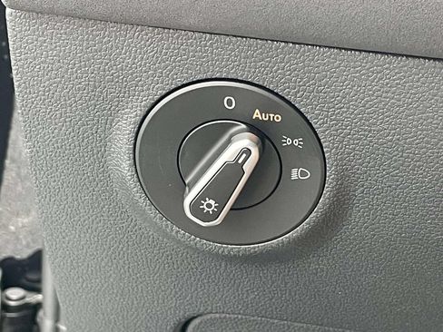 New 2026 Volkswagen Taos SE FWD image 22