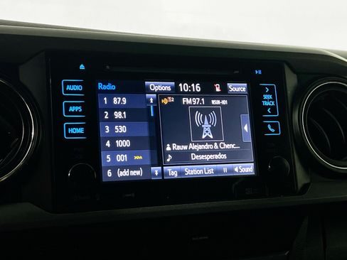 Used 2018 Toyota Tacoma TRD Sport AWD/4WD image 27