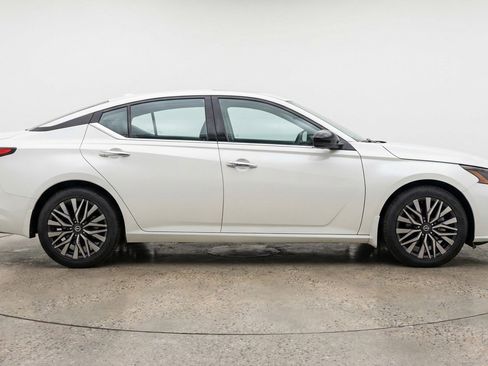 Used 2025 Nissan Altima 2.5 SV image 11