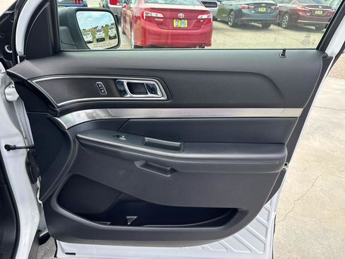 Used 2019 Ford Explorer XLT w/ Equipment Group 202A AWD/4WD image 27