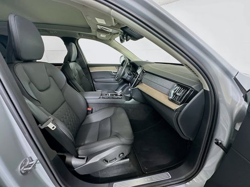 Used 2025 Volvo XC90 B6 Plus image 34