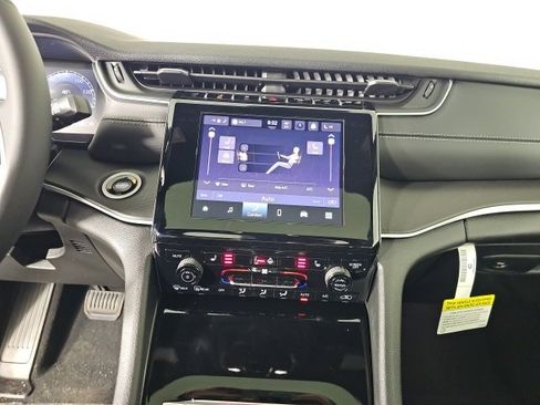 New 2025 Jeep Grand Cherokee 4WD image 21