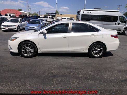 Used 2017 Toyota Camry SE FWD image 3