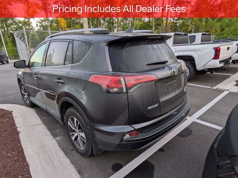 Used 2017 Toyota RAV4 XLE AWD/4WD image 5