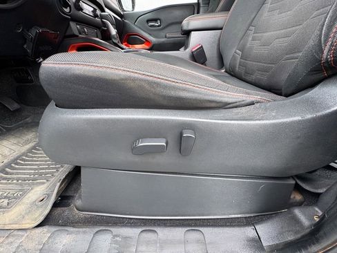 Used 2022 Nissan Frontier PRO-4X w/ Technology Package image 15