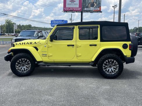 Used 2022 Jeep Wrangler Unlimited Sahara w/ Cold Weather Group AWD/4WD image 6