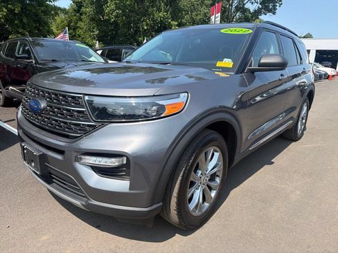 Used 2022 Ford Explorer XLT w/ Equipment Group 202A AWD/4WD image 2