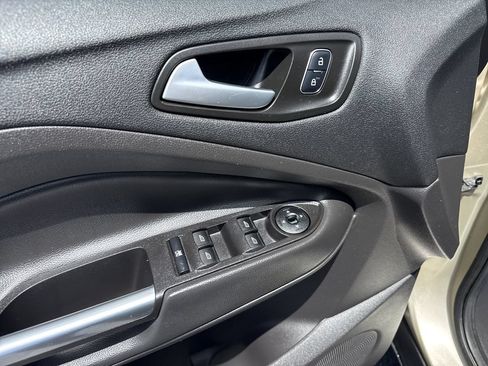 Used 2017 Ford Escape SE FWD image 25