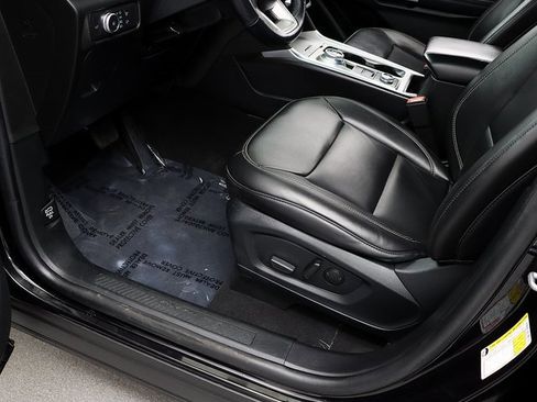 Used 2022 Ford Explorer XLT w/ Equipment Group 202A image 25