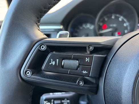 Certified 2025 Porsche Macan image 15