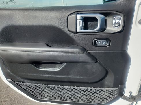 Used 2020 Jeep Wrangler Unlimited Sahara image 13