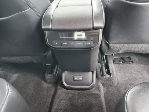 Used 2023 Toyota Highlander XLE FWD image 24