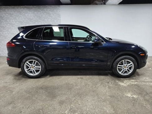 Used 2018 Porsche Cayenne Base image 3