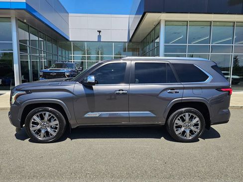 Used 2025 Toyota Sequoia Capstone AWD/4WD image 2