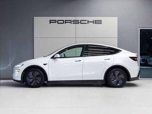 Used 2026 Tesla Model Y Long Range AWD/4WD image 2
