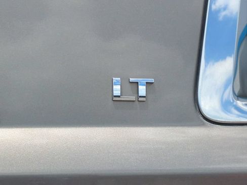 Used 2019 Chevrolet Suburban LT RWD image 13