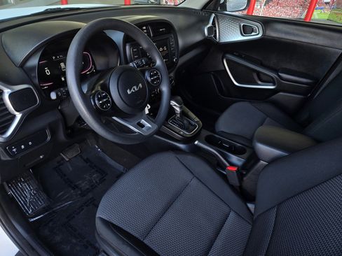 Used 2024 Kia Soul LX w/ Option Group 015 image 8