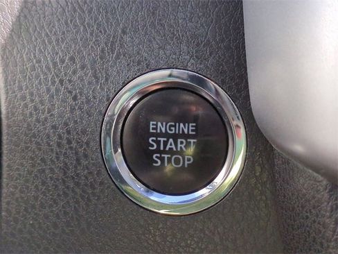 Used 2018 Toyota Highlander Limited Platinum image 28