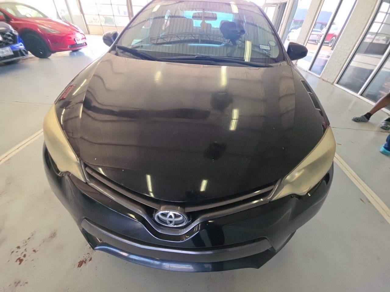 Used 2015 Toyota Corolla LE FWD image 2