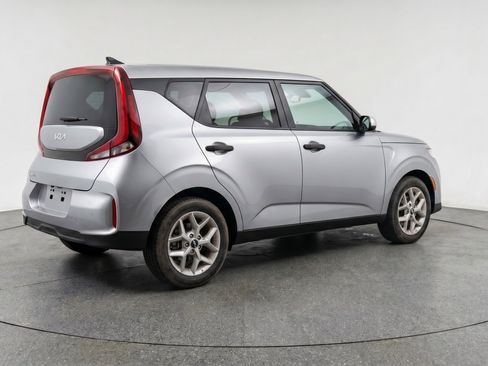 Used 2025 Kia Soul LX w/ LX Technology Package image 9