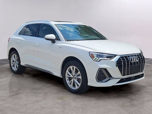 Used 2023 Audi Q3 2.0T Premium w/ Convenience Package AWD/4WD image 3
