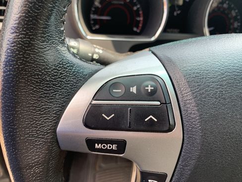 Used 2012 Toyota Highlander SE w/ Tow Pkg FWD image 19