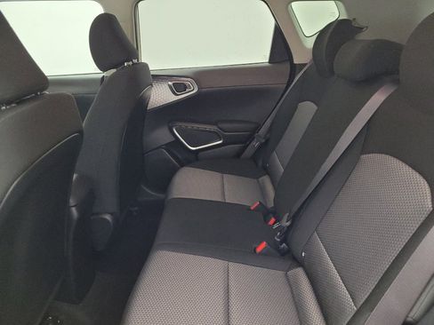Used 2025 Kia Soul LX image 18